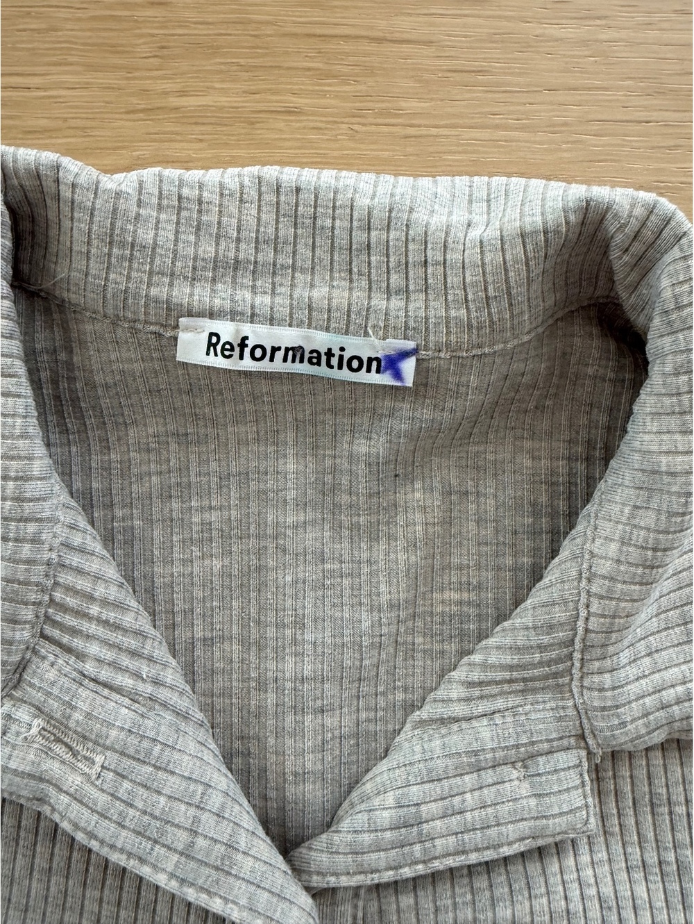 Reformation Gray Ribbed Ruched Button Front Collared Top XS - Picture 3 of 10